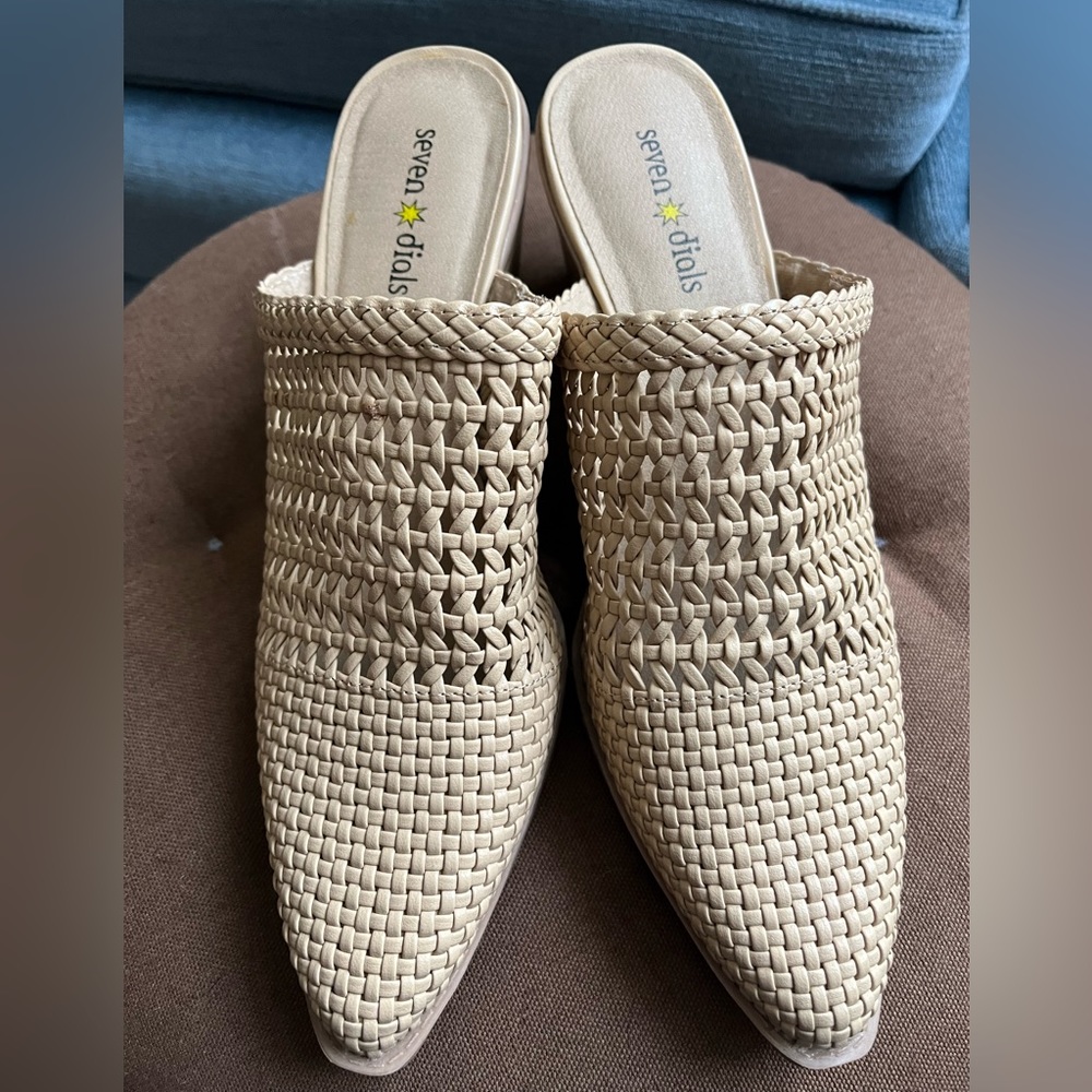 Seven Dials clog shoe. Size 8 tan beige